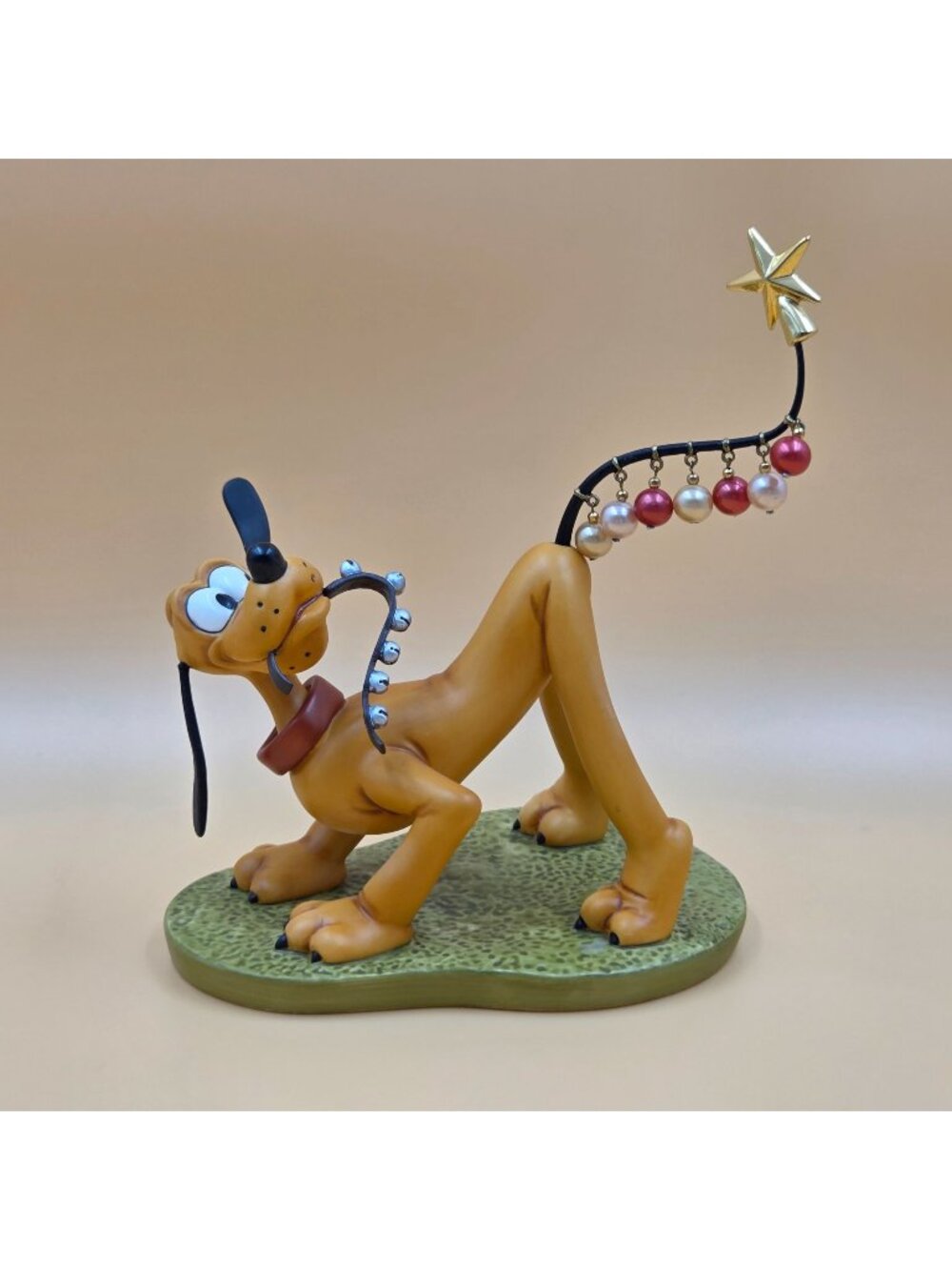 WDCC Pluto's Christmas Tree Pluto Helps Decorate Disney Sculpture
